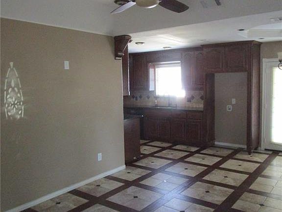 3rd image of 4741 Forest Wood Dr