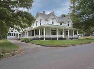 10 River Rd, Putnam, CT 06260