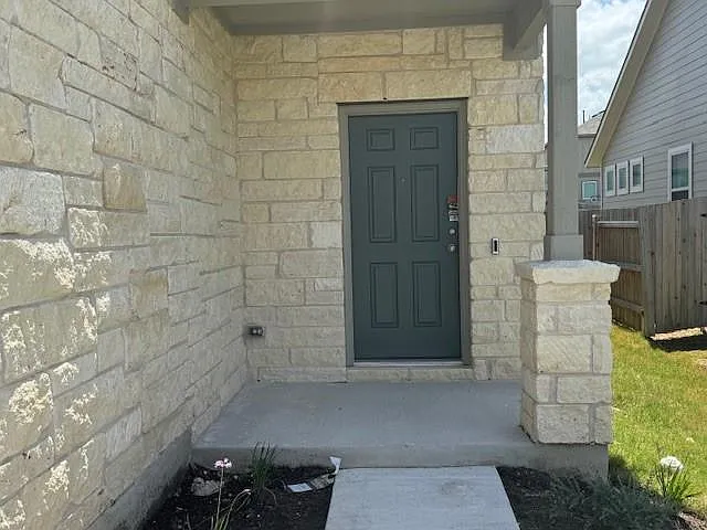 3 bed, 2.5 bath, 1643 sqft, $2,099 — Photo 4