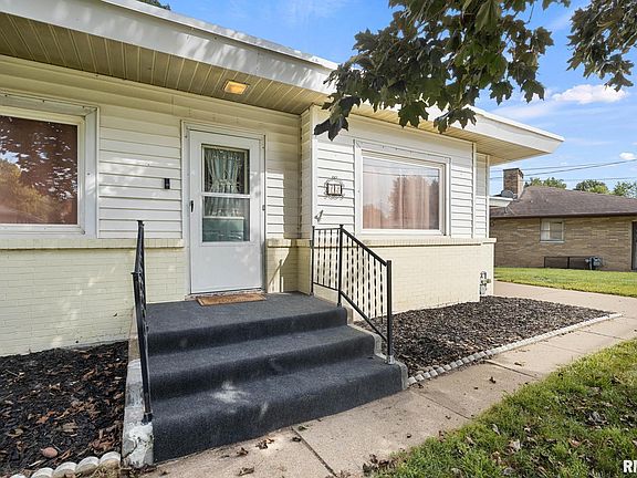 3rd image of 13 Alexander Ln