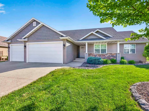 2125 Windflower Dr, Neenah, WI 54956