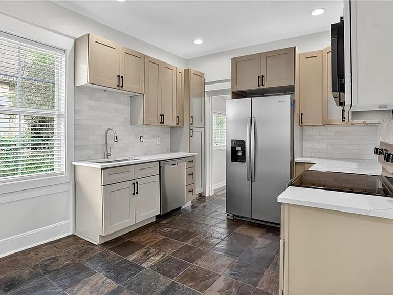 585 Jones Ave NW — Photo 7