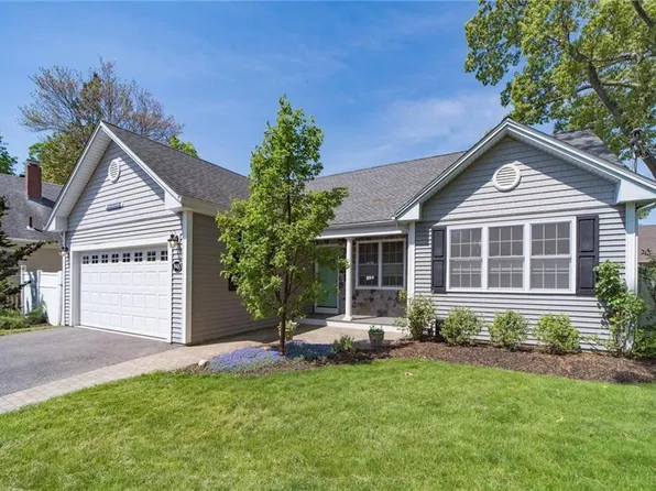 945 Bullocks Point Ave, Riverside, RI 02915