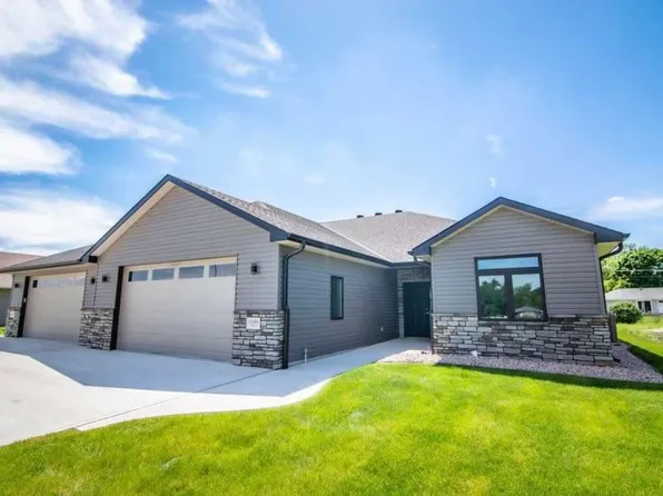 3166 Kozy Dr, Columbus, NE 68601