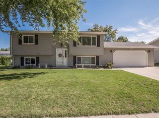 1590 Hillcrest St, Ely, IA 52227