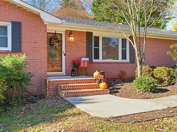 2nd image of 4830 Gladwyn Dr