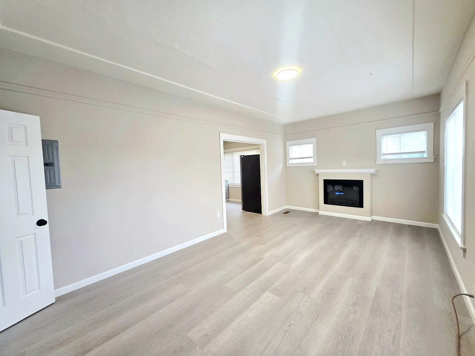 2 bed, 1200 sqft, $2,500 — Photo 2