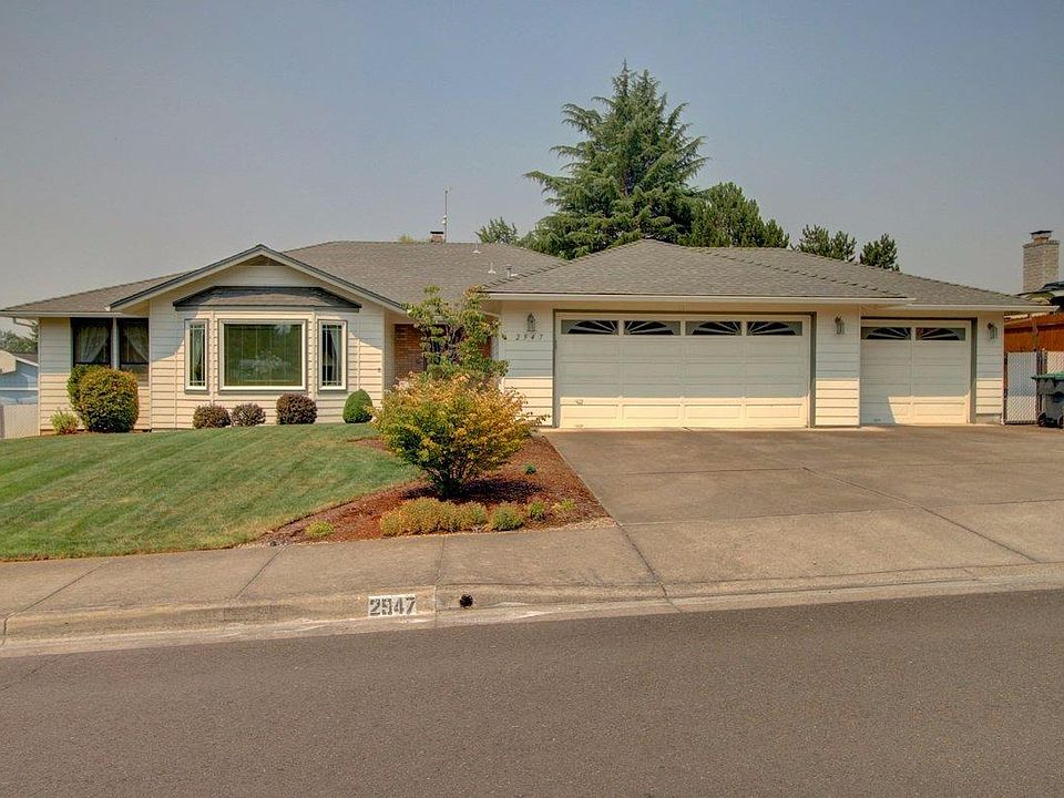 1st image of 2947 Leonard Ave