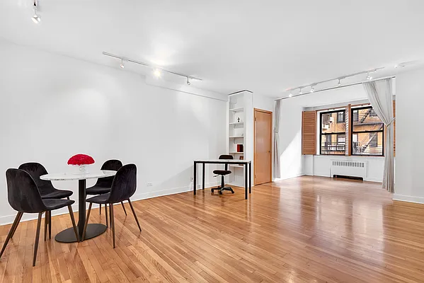 Sold by Bond New York | media 2