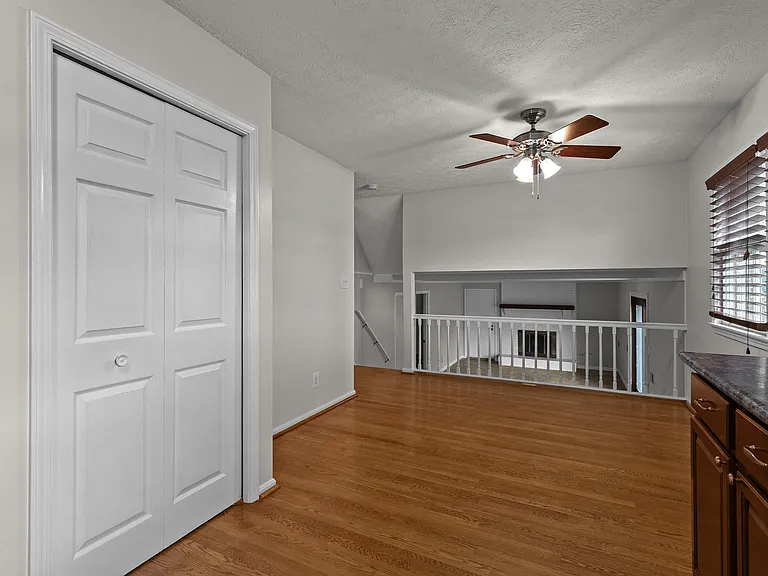10404 Lark Park Dr — Photo 11