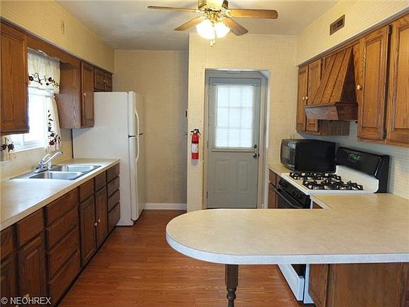 5th image of 130 Filmore Ave