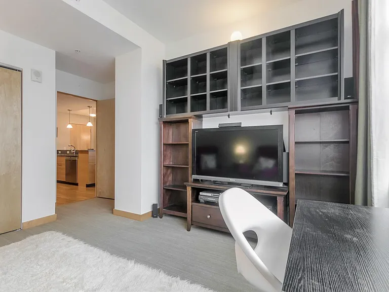 309 W Washington Ave #401 — Photo 38