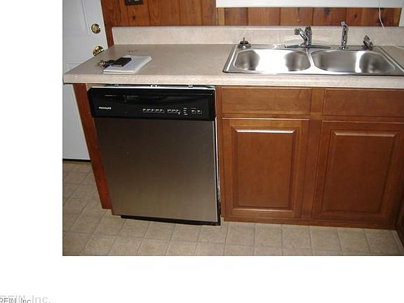 4th image of 409 Hobart Ave APT A