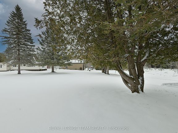 3rd image of 2695 Dunrobin Rd