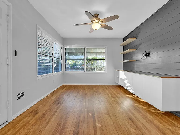 4604 Norwood St — Photo 2
