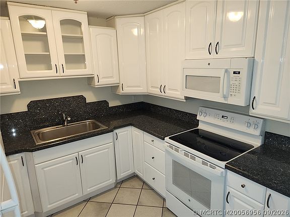 3rd image of 4398 SE Hamilton Ln