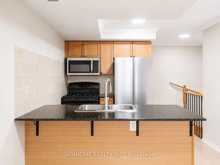29 Frances Loring Ln #6 — Photo 5