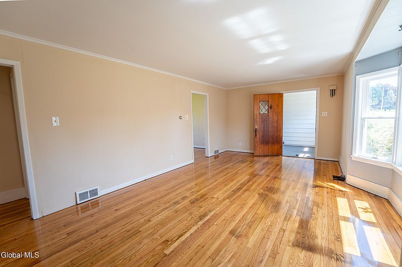 5th image of 10 Highland Road