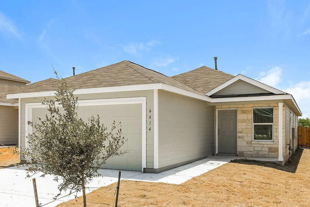 3 bed, 2.0 bath, 1440 sqft, $1,660 — Photo 3