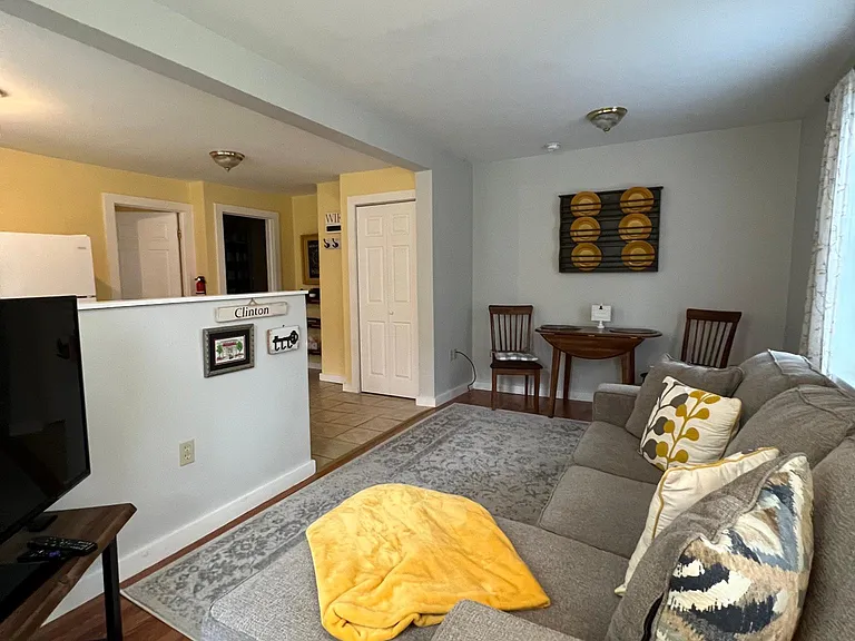 72 College St #10 — Photo 7