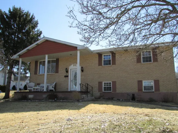 98 W School St, Olyphant, PA 18447