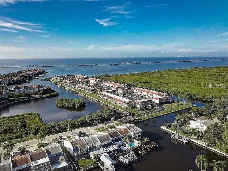 1 bed, 1.0 bath, 827 sqft, $1,700 — Photo 2
