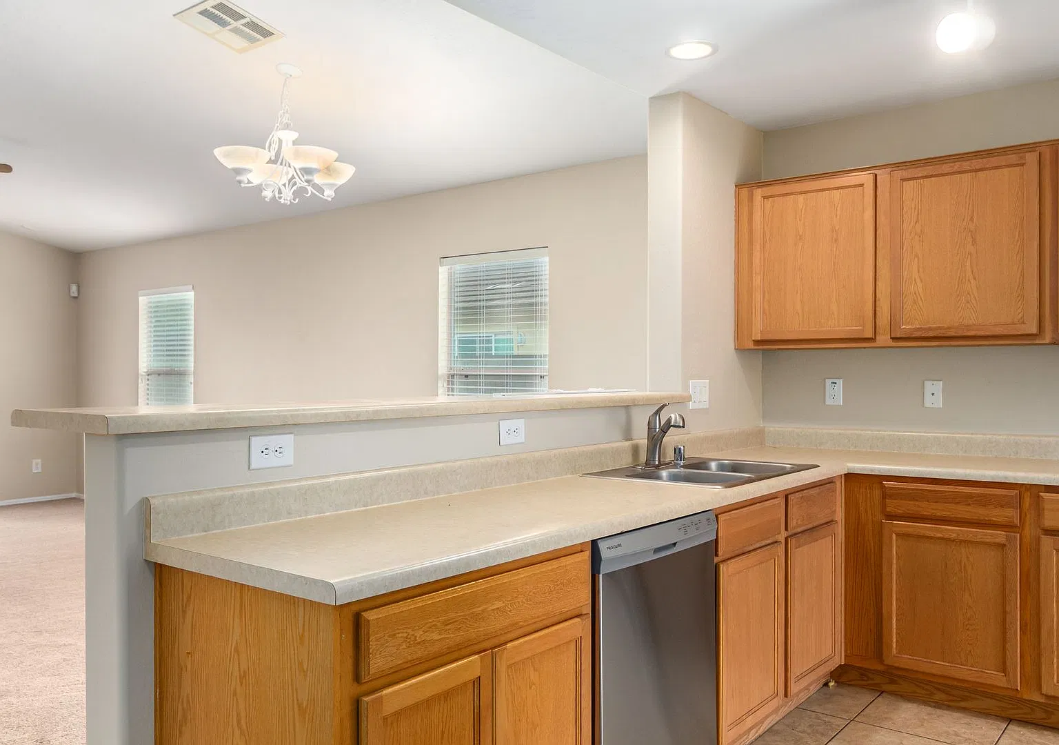 Excellent area of Goodyear! Like new inside! — Photo 3