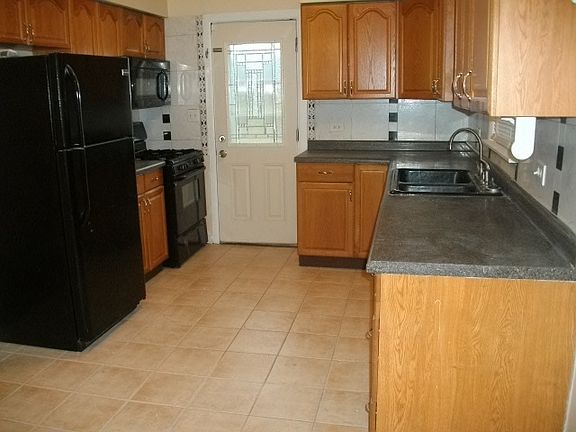 3rd image of 2330 W Glen Flora Ave