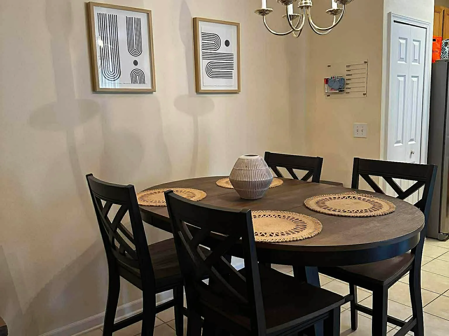 3 bed, 1369 sqft, $2,000 — Photo 3