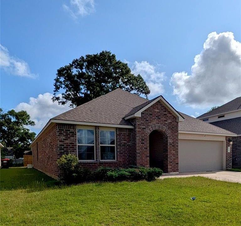 1st image of 111 White Pine Dr