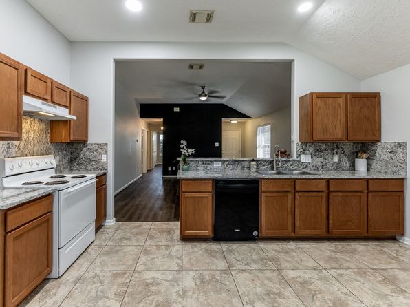 14089 Broken Arrow Dr, Willis, TX 77378