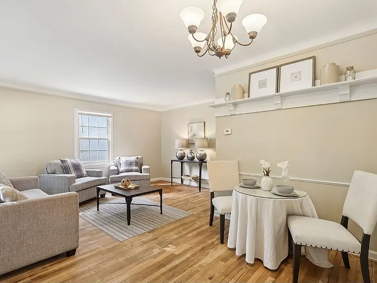 446 Huntmere Dr — Photo 5