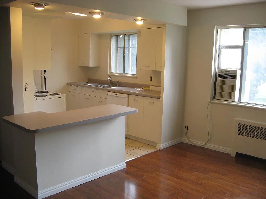 Kitchen - Photo 1 - 130 S 1300 E #306