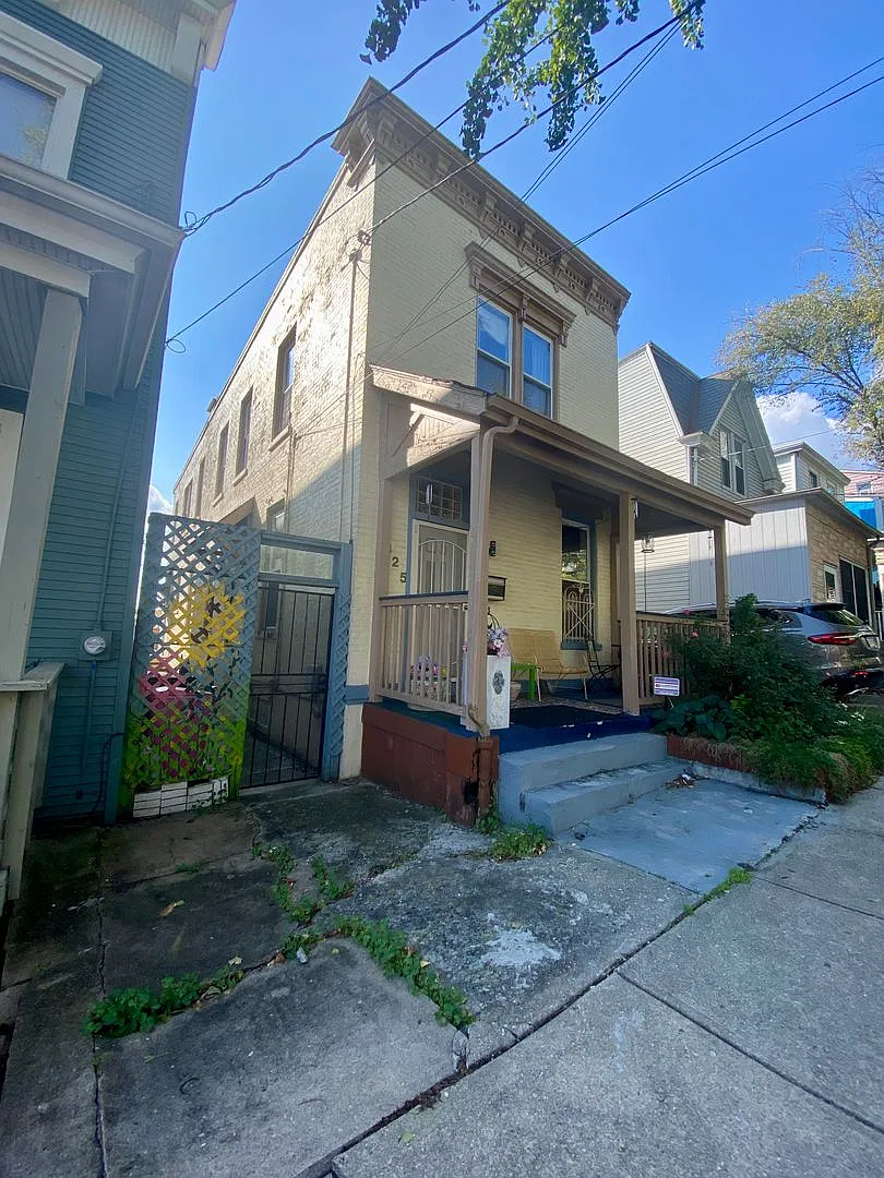 6 Bed/2.5 Bath Seconds From UC Main Campus Only $650/pp ($3900/mo) — Photo 2