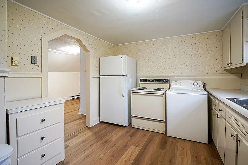 2 bed, 1.0 bath, $1,300 — Photo 4