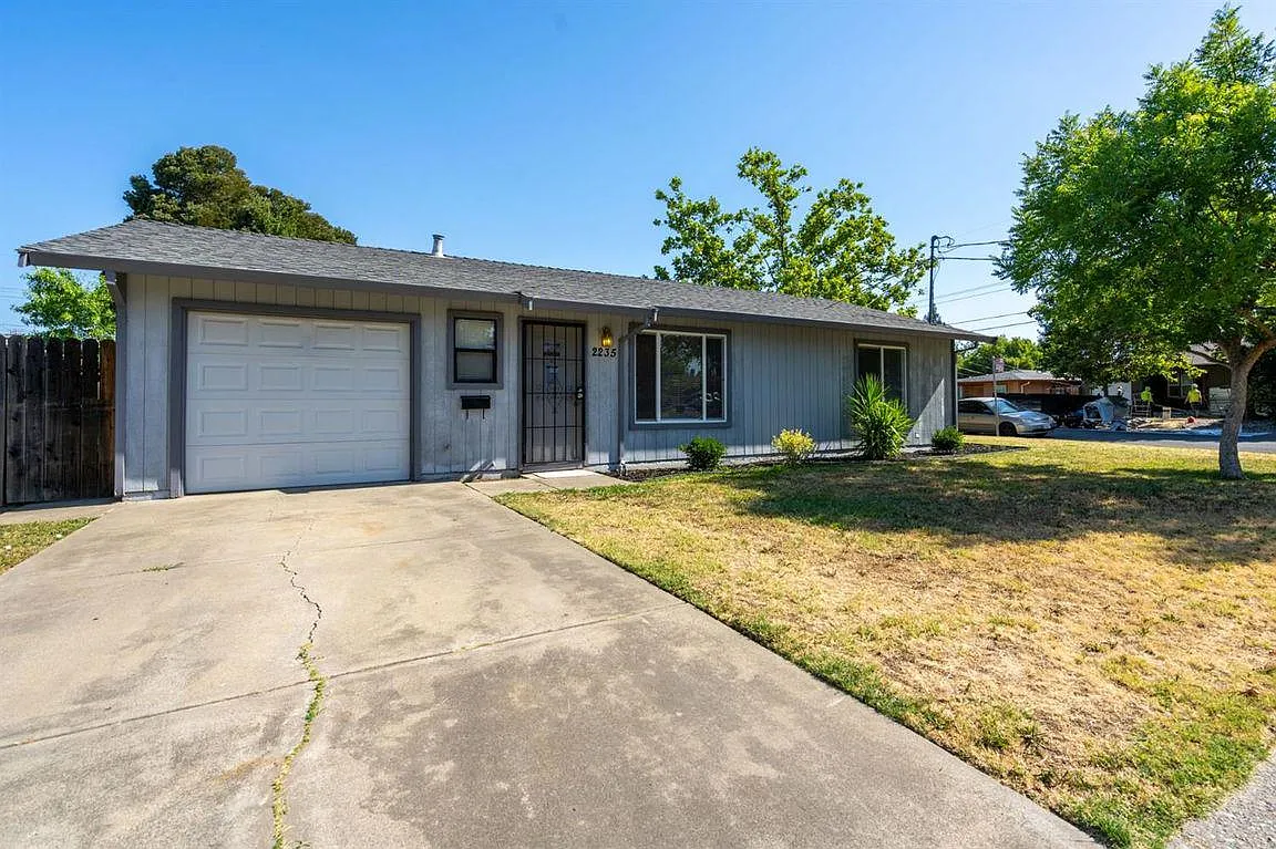 2235 16th Ave photo 1