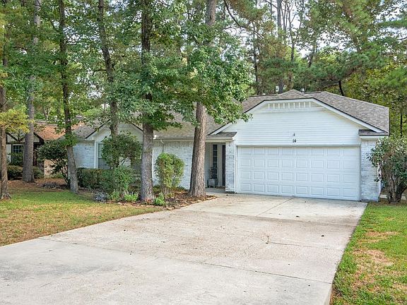 This beautiful one story is located in the heart of The Woodlands in Panther Creek.