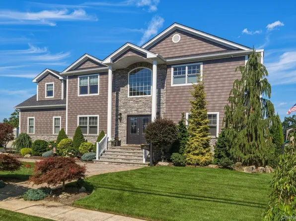 40 Highwater Avenue, Massapequa, NY 11758