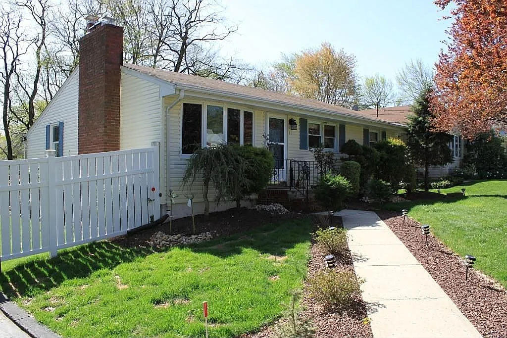 41 Middlesex Ave photo 1