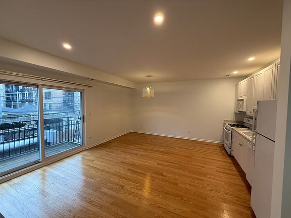 3rd image of 2720 W Cortland St APT 202