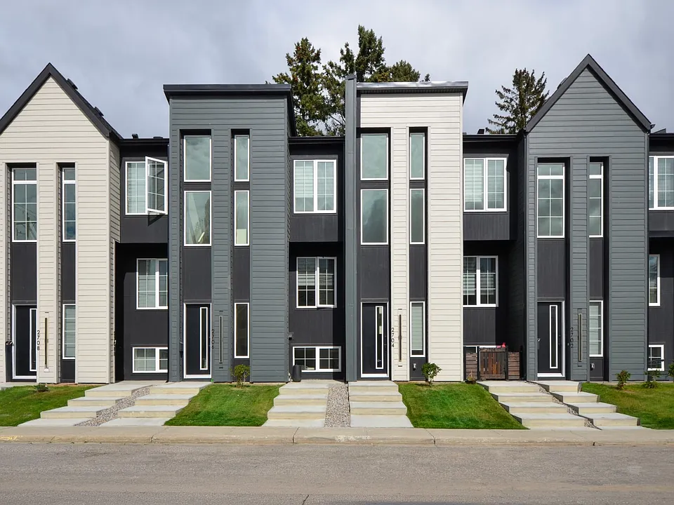 2704 25th Ave SW