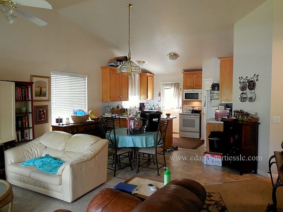 Open floorplan livingroom/dining/kitchen