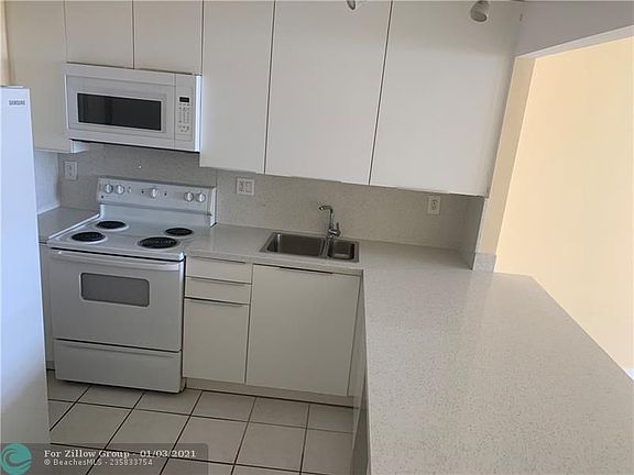 5th image of 2903 N Miami Beach Blvd #704
