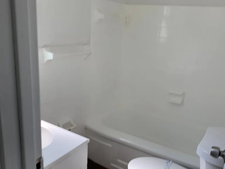 18424 Lake Shore Blvd #5 — Photo 4