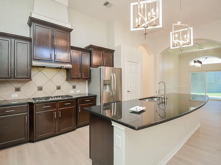 6403 Edinburgh Ct — Photo 9