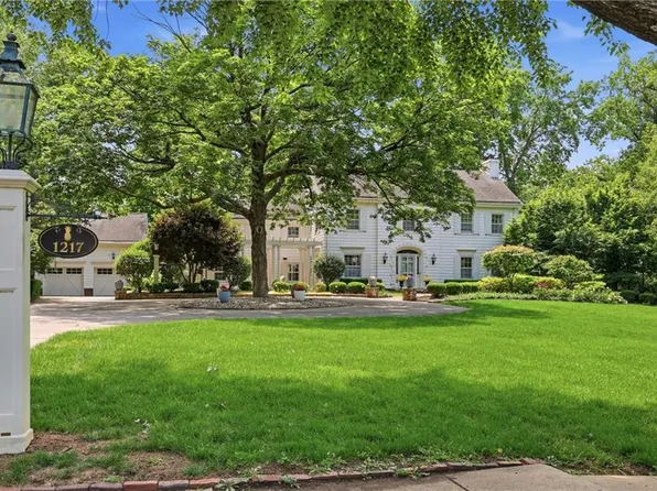 1217 W 58th St, Kansas City, MO 64113