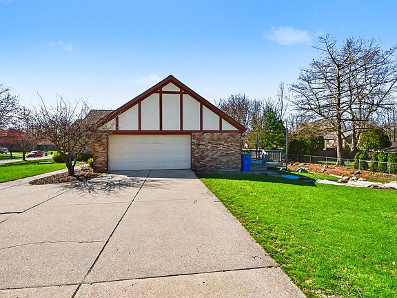 4th image of 2345 Capilano Ct SE