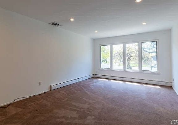 4th image of 21 Greendale Ln