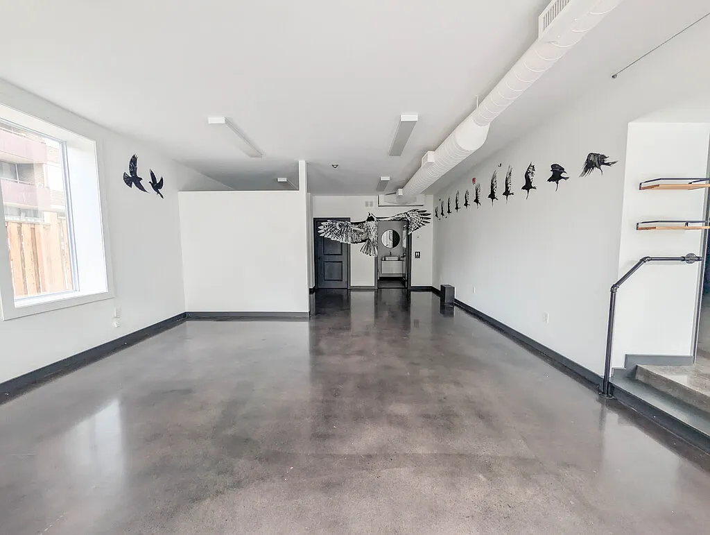 140 Caroline St S — Photo 2
