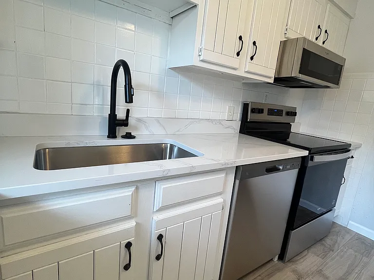 1007 Lindemann Rd — Photo 3